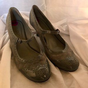 RETRO Mary Jane Heels Dark Gray 8.5 Vintage Details. PRETTY (NOS)